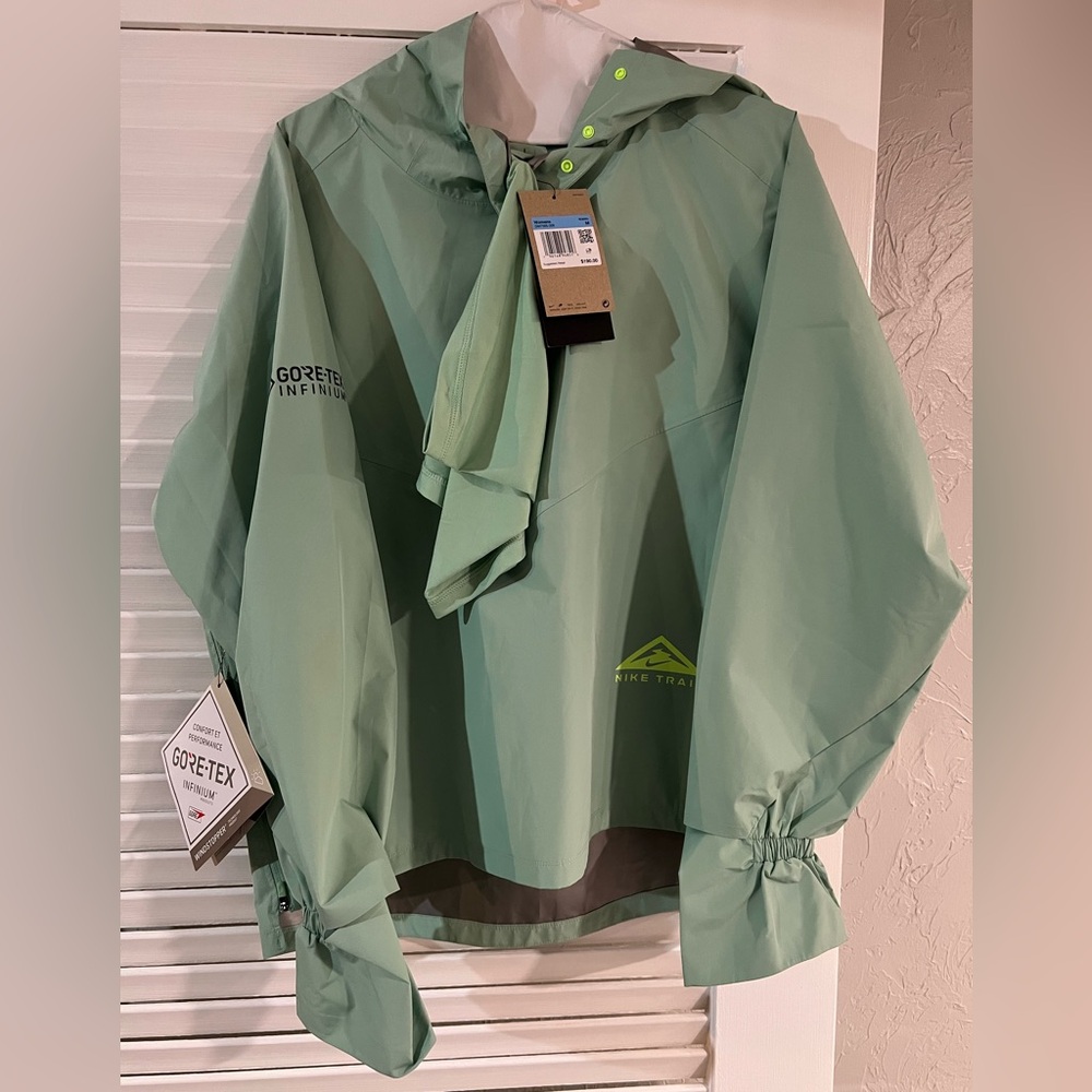 New Nike Gore-Tex Infinium Trail Running Jacket Green Women’s M MSRP $190